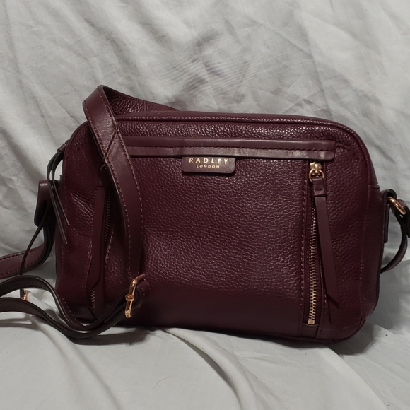 RADLEY LONDON Handbags - Radley london burgandy pebbled leather adjustable